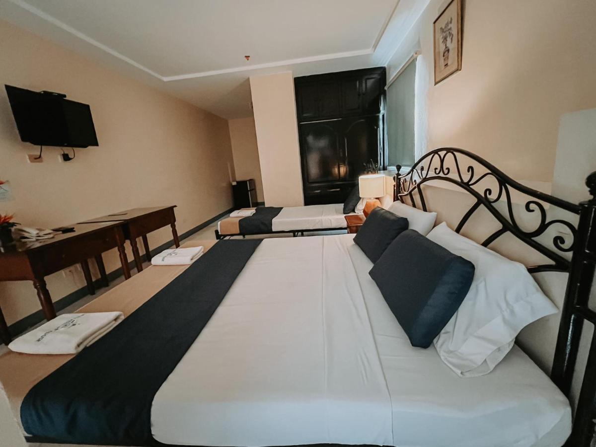 Fuente Hotel De Cebu Екстер'єр фото
